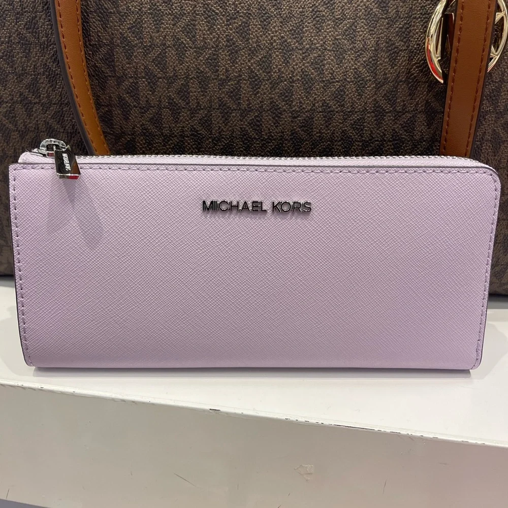 MICHAEL KORS Jet Set Travel Large Saffiano Leather Quarter-Zip Wallet Lt QUARTZ